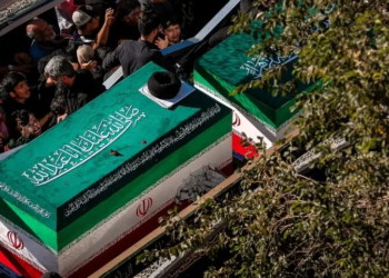 ایران کے شہید رہبر کو مشہد میں امام علی رضا کے روضے کے احاطے میں سپردِ خاک کر دیا گیا