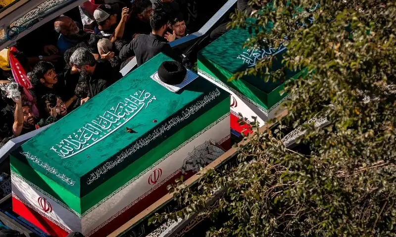 ایران کے شہید رہبر کو مشہد میں امام علی رضا کے روضے کے احاطے میں سپردِ خاک کر دیا گیا — پاک الرٹس: سنسنی نہیں، صرف خبر - PakAlerts.net — قابل اعتماد ڈیجیٹل نیوز پلیٹ فارم عالمی امور، تازہ ترین خبریں, سیاست, ٹیکنالوجی، کھیل، معیشت، تفریح، صحت، تعلیم، اور بہت کچھ ایک جگہ پر۔ ایران کے شہید رہبر کو مشہد میں امام علی رضا کے روضے کے احاطے میں سپردِ خاک کر دیا گیا