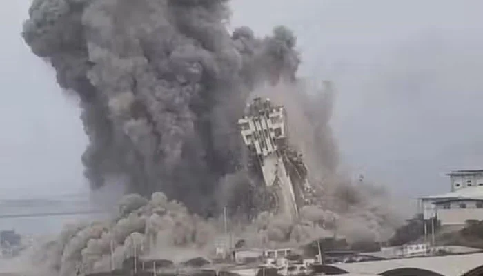 امریکا کا دعویٰ: ایران کے خلاف فضائی حملوں کا ایک اور مرحلہ مکمل، فوجی اہداف کو نشانہ بنایا گیا — پاک الرٹس: سنسنی نہیں، صرف خبر - PakAlerts.net — قابل اعتماد ڈیجیٹل نیوز پلیٹ فارم عالمی امور، تازہ ترین خبریں, سیاست, ٹیکنالوجی، کھیل، معیشت، تفریح، صحت، تعلیم، اور بہت کچھ ایک جگہ پر۔ امریکا کا دعویٰ: ایران کے خلاف فضائی حملوں کا ایک اور مرحلہ مکمل، فوجی اہداف کو نشانہ بنایا گیا