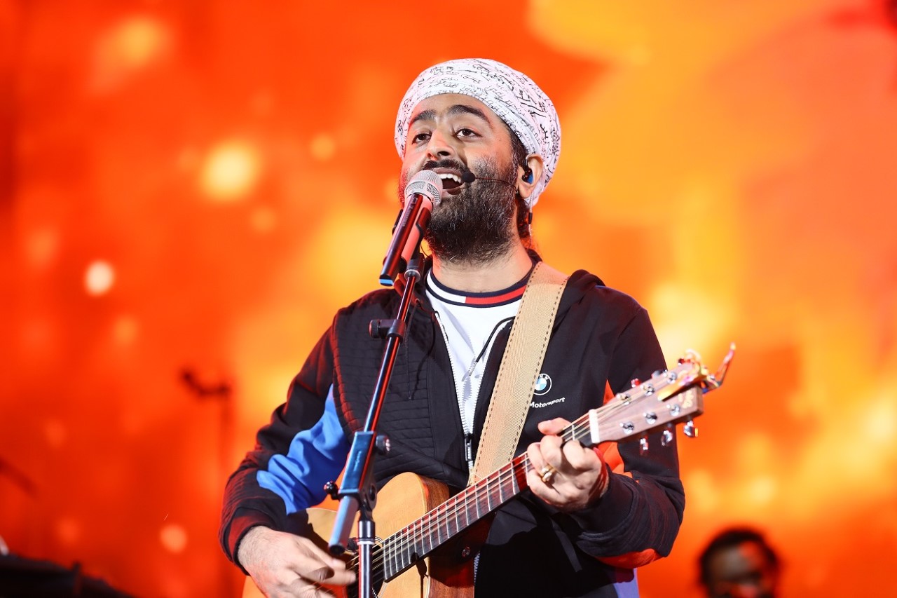 اریجیت سنگھ نے پلے بیک گلوکاری میں واپسی کا اعلان، نئی فلم کا گانا آج ریلیز ہوگا — پاک الرٹس: سنسنی نہیں، صرف خبر - PakAlerts.net — قابل اعتماد ڈیجیٹل نیوز پلیٹ فارم عالمی امور، تازہ ترین خبریں, سیاست, ٹیکنالوجی، کھیل، معیشت، تفریح، صحت، تعلیم، اور بہت کچھ ایک جگہ پر۔ اریجیت سنگھ نے پلے بیک گلوکاری میں واپسی کا اعلان، نئی فلم کا گانا آج ریلیز ہوگا