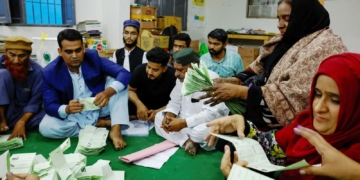 آزاد کشمیر انتخابات: پہلے مرحلے کے 13 میں سے 12 حلقوں کے نتائج مکمل، ن لیگ 8 اور پیپلز پارٹی 4 نشستیں جیت گئی