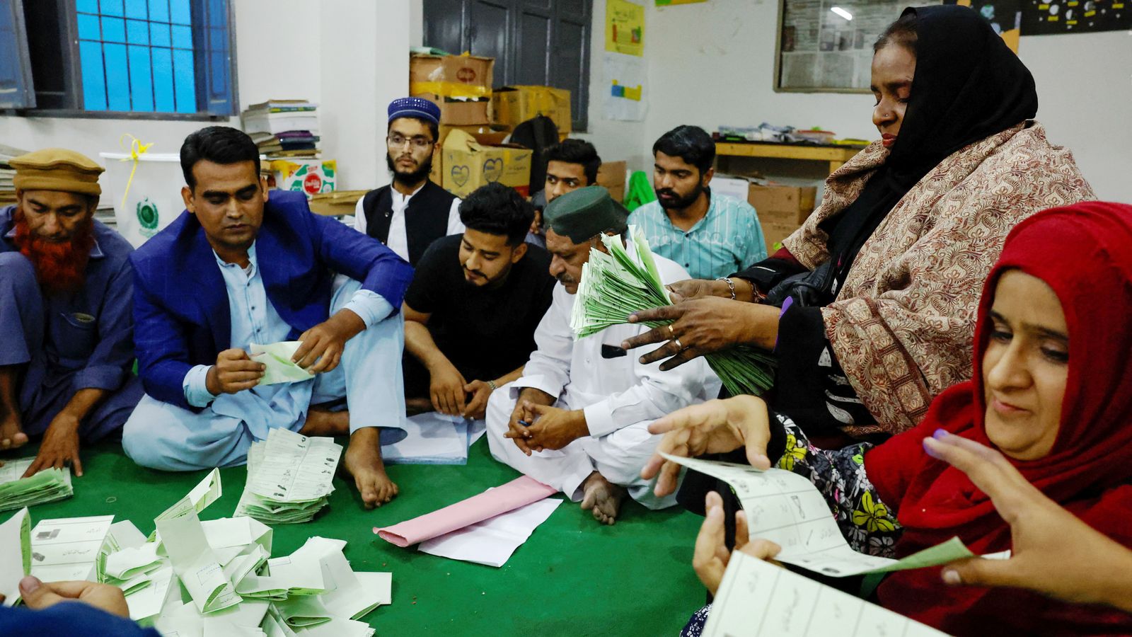 آزاد کشمیر انتخابات: پہلے مرحلے کے 13 میں سے 12 حلقوں کے نتائج مکمل، ن لیگ 8 اور پیپلز پارٹی 4 نشستیں جیت گئی