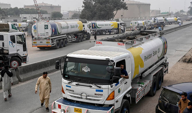 ملک میں صرف 15 دن کا پیٹرول ذخیرہ باقی، تیل کمپنیوں کا حکومت سے فوری مداخلت کا مطالبہ — پاک الرٹس: سنسنی نہیں، صرف خبر - PakAlerts.net — قابل اعتماد ڈیجیٹل نیوز پلیٹ فارم عالمی امور، تازہ ترین خبریں, سیاست, ٹیکنالوجی، کھیل، معیشت، تفریح، صحت، تعلیم، اور بہت کچھ ایک جگہ پر۔ ملک میں صرف 15 دن کا پیٹرول ذخیرہ باقی، تیل کمپنیوں کا حکومت سے فوری مداخلت کا مطالبہ