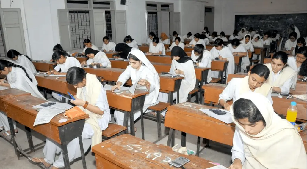 کراچی کے ٹاپ سرکاری کالجوں میں 93 فیصد طلبہ نجی اسکولوں سے آئے، اعداد و شمار نے کئی سوالات کھڑے کر دیے
