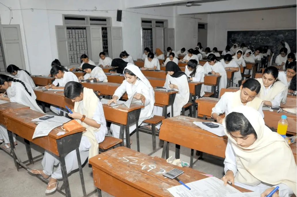 کراچی کے ٹاپ سرکاری کالجوں میں 93 فیصد طلبہ نجی اسکولوں سے آئے، اعداد و شمار نے کئی سوالات کھڑے کر دیے