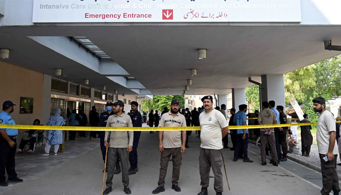 سانحہ پمز کی تحقیقات میں اہم سوالات برقرار، قائمہ کمیٹی کا ڈیوٹی ڈاکٹرز و اسٹاف کی معطلی کا مطالبہ — پاک الرٹس: سنسنی نہیں، صرف خبر - PakAlerts.net — قابل اعتماد ڈیجیٹل نیوز پلیٹ فارم عالمی امور، تازہ ترین خبریں, سیاست, ٹیکنالوجی، کھیل، معیشت، تفریح، صحت، تعلیم، اور بہت کچھ ایک جگہ پر۔ سانحہ پمز کی تحقیقات میں اہم سوالات برقرار، قائمہ کمیٹی کا ڈیوٹی ڈاکٹرز و اسٹاف کی معطلی کا مطالبہ