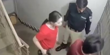 کراچی ڈیفنس میں بہن بھائی پر تشدد کا معاملہ، متاثرہ خاندان کو صلح کیلئے دباؤ اور دھمکیاں ملنے کا انکشاف