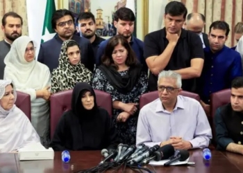 عمران خان کی اسپتال منتقلی کا معاملہ، عظمیٰ خان کی توہین عدالت درخواست پر رجسٹرار سپریم کورٹ کا اعتراض ختم