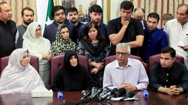 عمران خان کی اسپتال منتقلی کا معاملہ، عظمیٰ خان کی توہین عدالت درخواست پر رجسٹرار سپریم کورٹ کا اعتراض ختم — پاک الرٹس: سنسنی نہیں، صرف خبر - PakAlerts.net — قابل اعتماد ڈیجیٹل نیوز پلیٹ فارم عالمی امور، تازہ ترین خبریں, سیاست, ٹیکنالوجی، کھیل، معیشت، تفریح، صحت، تعلیم، اور بہت کچھ ایک جگہ پر۔ عمران خان کی اسپتال منتقلی کا معاملہ، عظمیٰ خان کی توہین عدالت درخواست پر رجسٹرار سپریم کورٹ کا اعتراض ختم