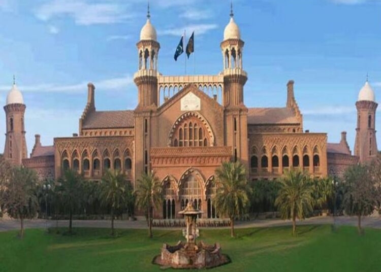 18 سال سے کم عمر لڑکی کی شادی غیر قانونی، رضامندی بھی قانونی جواز نہیں بن سکتی: لاہور ہائیکورٹ