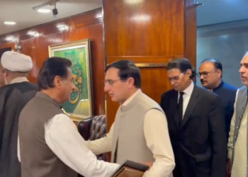 حکومت اور اپوزیشن کی ابتدائی بات چیت بے نتیجہ، اگلی نشست کل دوپہر طے — پاک الرٹس: سنسنی نہیں، صرف خبر - PakAlerts.net — قابل اعتماد ڈیجیٹل نیوز پلیٹ فارم عالمی امور، تازہ ترین خبریں, سیاست, ٹیکنالوجی، کھیل، معیشت، تفریح، صحت، تعلیم، اور بہت کچھ ایک جگہ پر۔ حکومت اور اپوزیشن کی ابتدائی بات چیت بے نتیجہ، اگلی نشست کل دوپہر طے