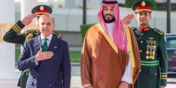 پاکستان ہر خطرے کے مقابلے میں سعودی عرب کے شانہ بشانہ کھڑا رہے گا: وزیراعظم