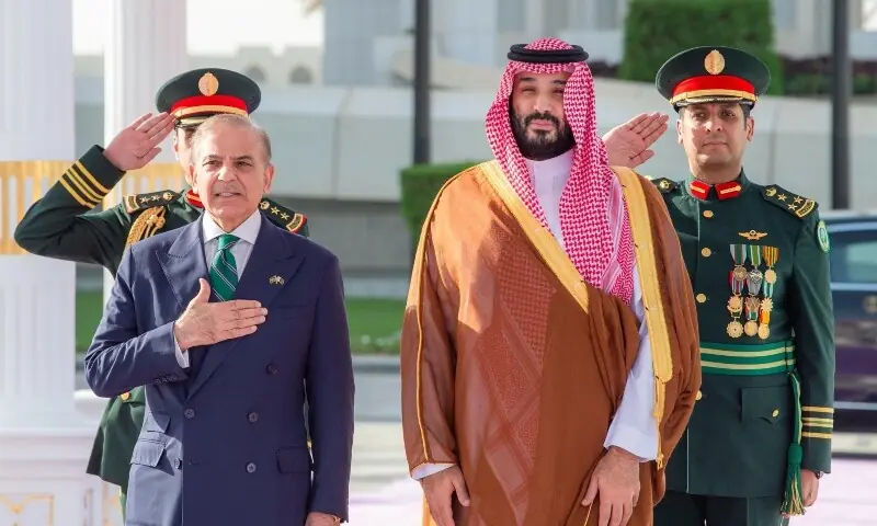 پاکستان ہر خطرے کے مقابلے میں سعودی عرب کے شانہ بشانہ کھڑا رہے گا: وزیراعظم